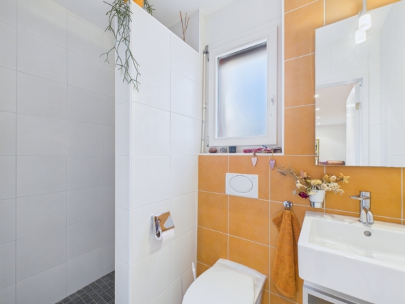 Gäste-WC mit Dusche