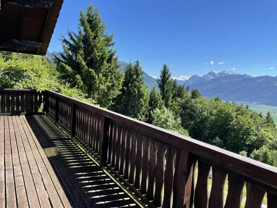 Balkon mit Bergblick