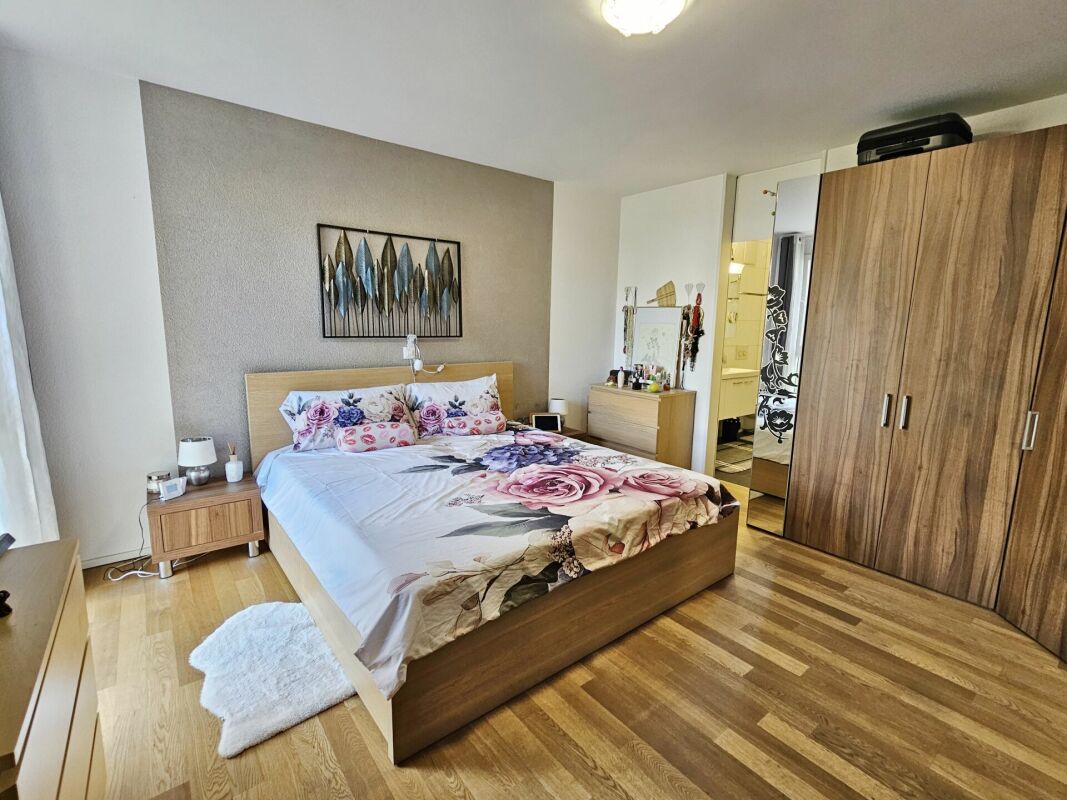 Schlafzimmer mit Holzoptik