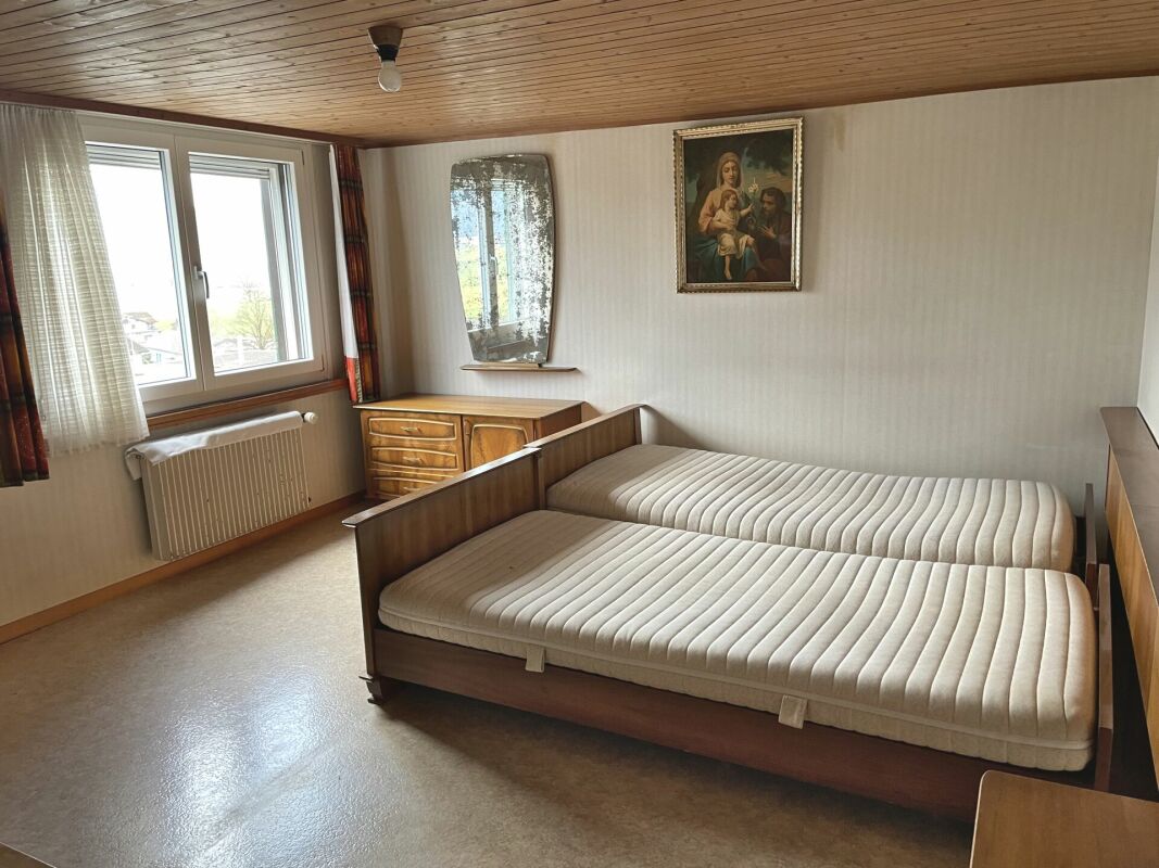 Schlafzimmer mit zwei Betten