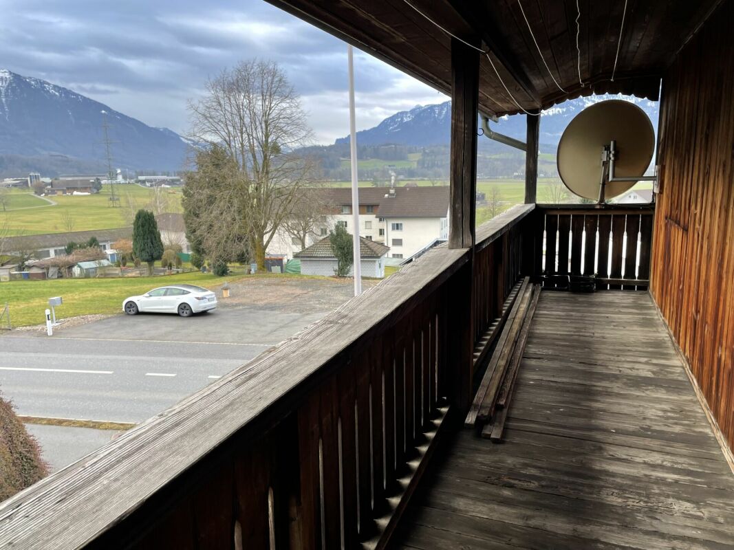 Balkon mit Alpenblick