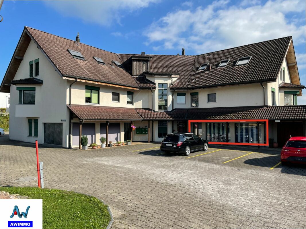 Mehrfamilienhaus mit großem Hof