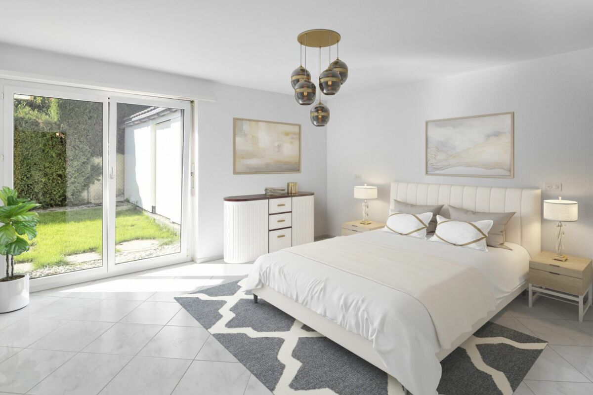 Helles, modernes Schlafzimmer mit Gartenzugang