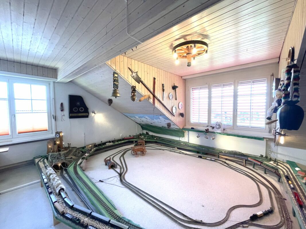 Modellbahnraum mit Gleisanlage
