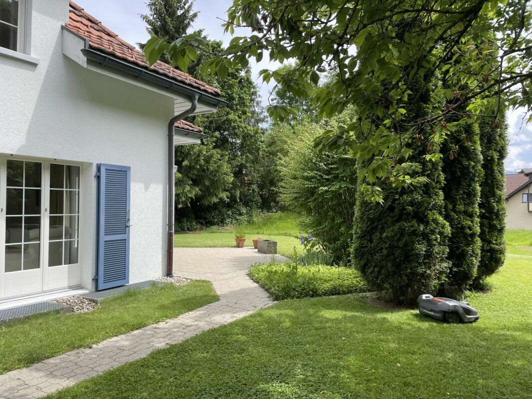 Gartenansicht eines Einfamilienhauses