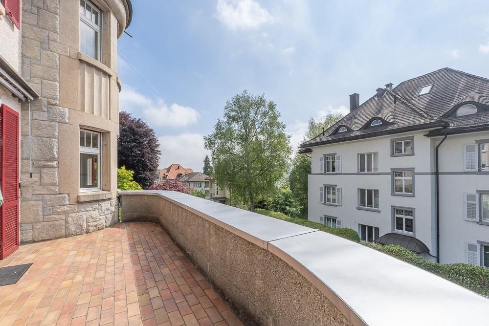 Balkon mit Blick auf Nachbargebäude