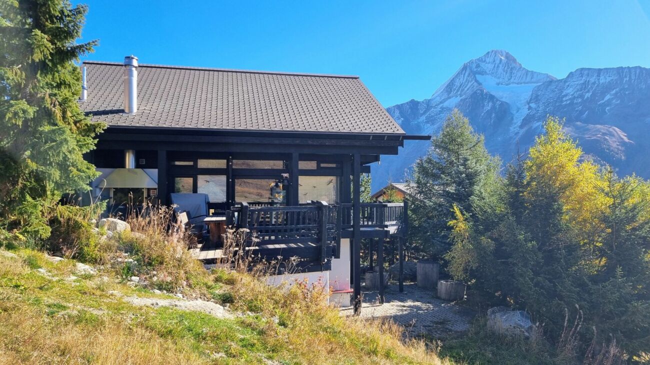 Alpenhaus mit Terrasse und Bergblick
