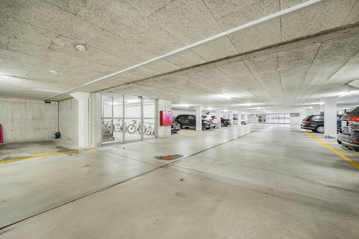 Tiefgarage mit Stellplätzen
