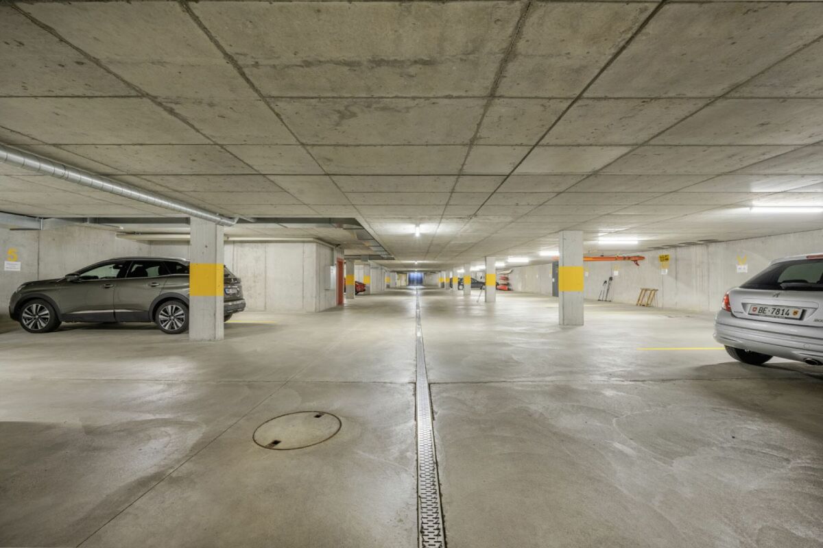 Tiefgarage mit Stellplätzen
