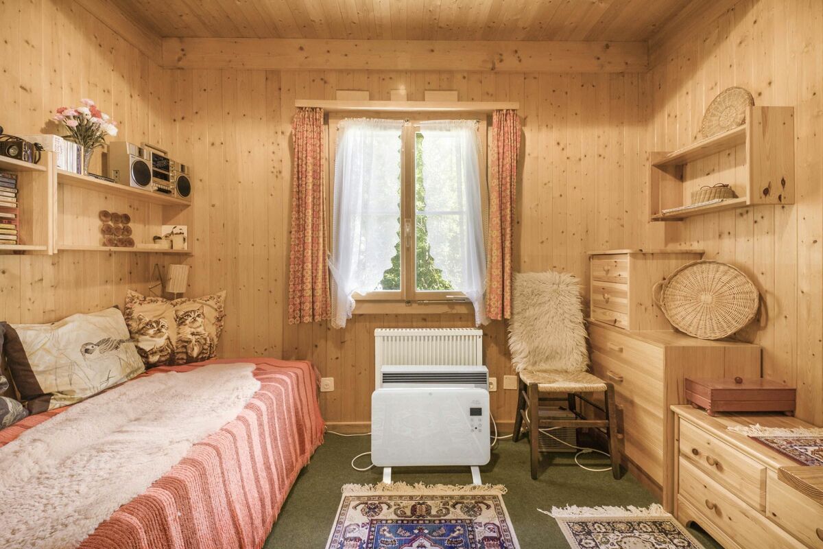 Gemütliches Holzschlafzimmer