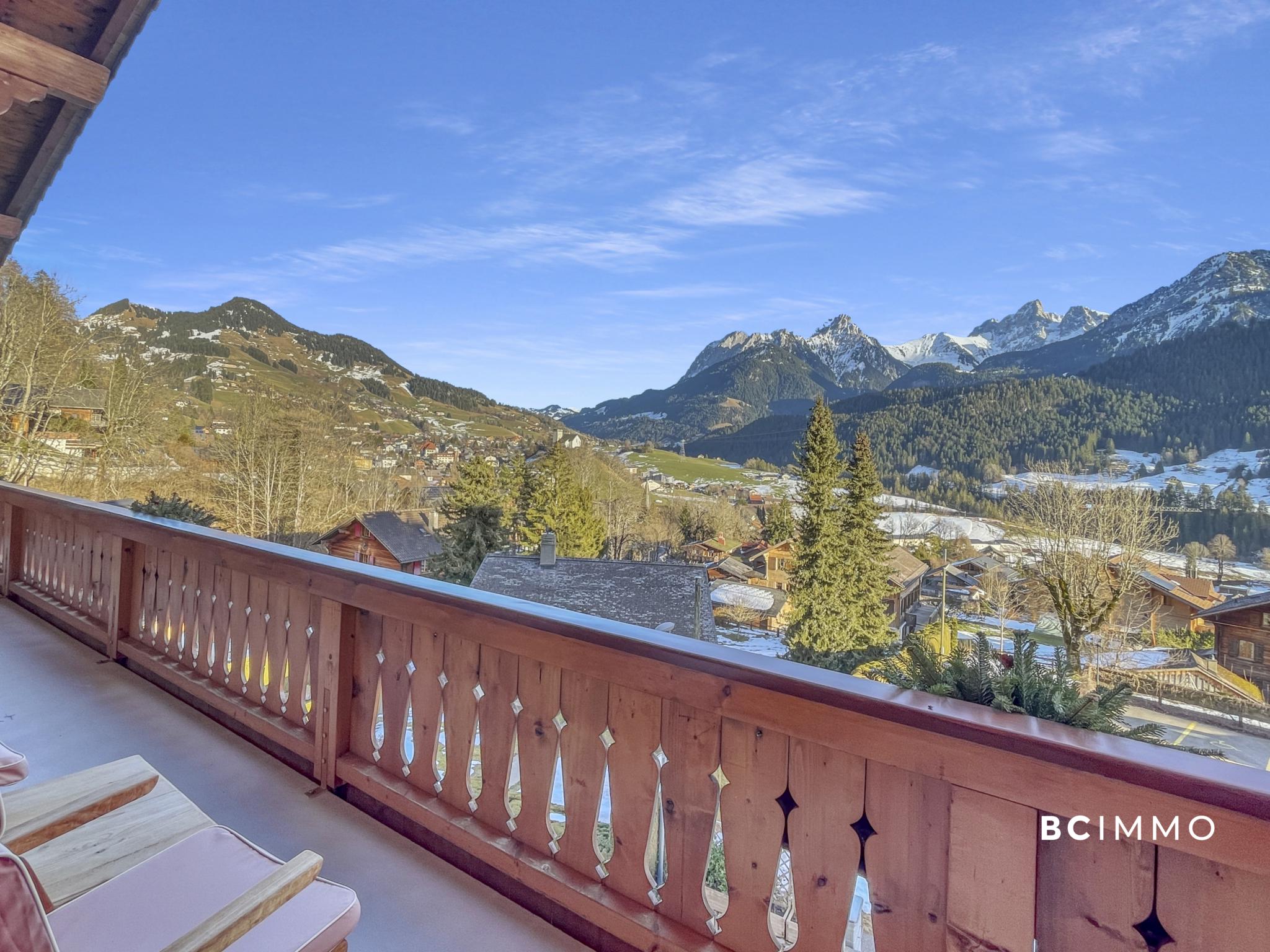 Balkon mit Panoramabergblick