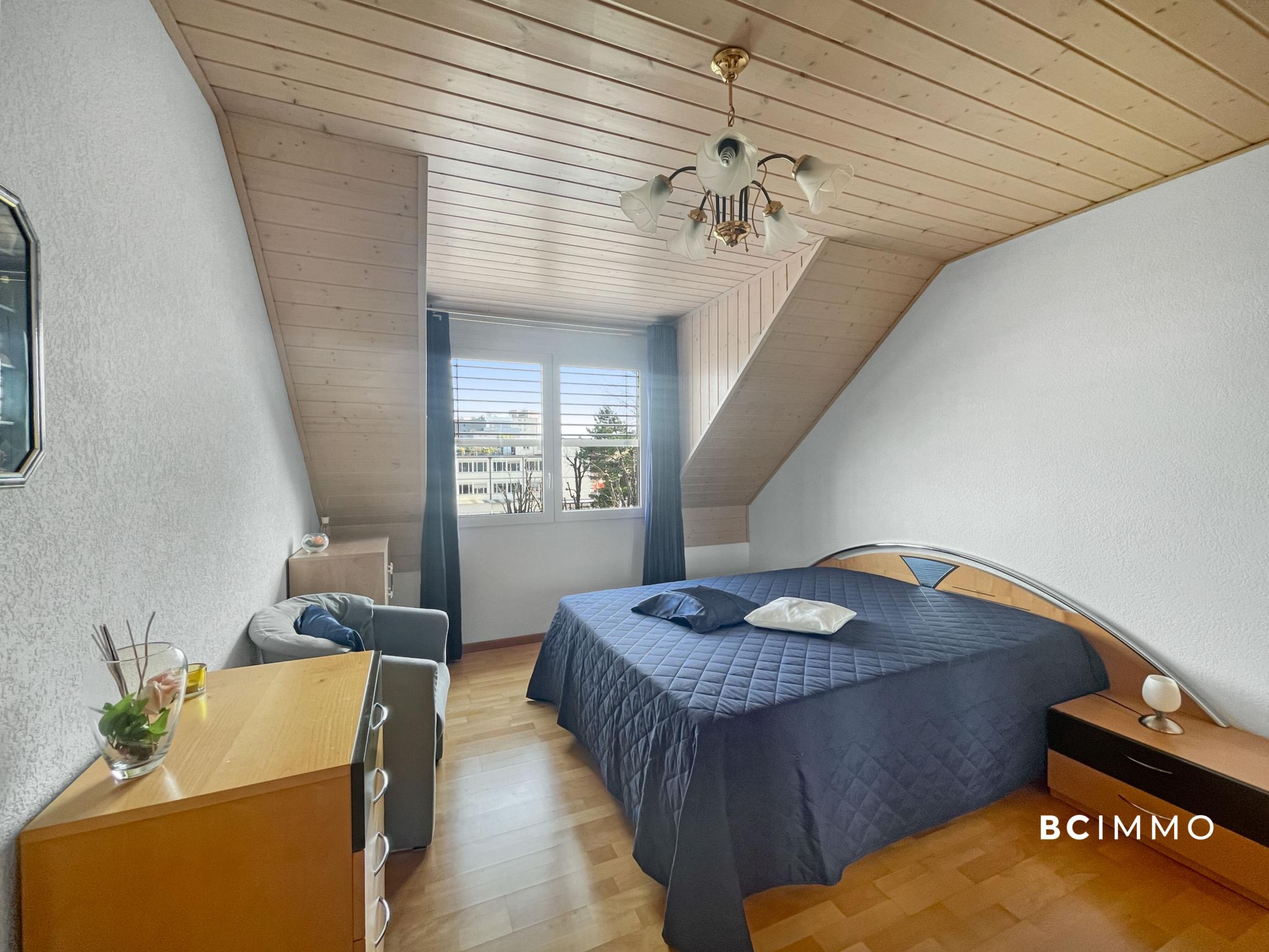 Schlafzimmer mit Dachschräge