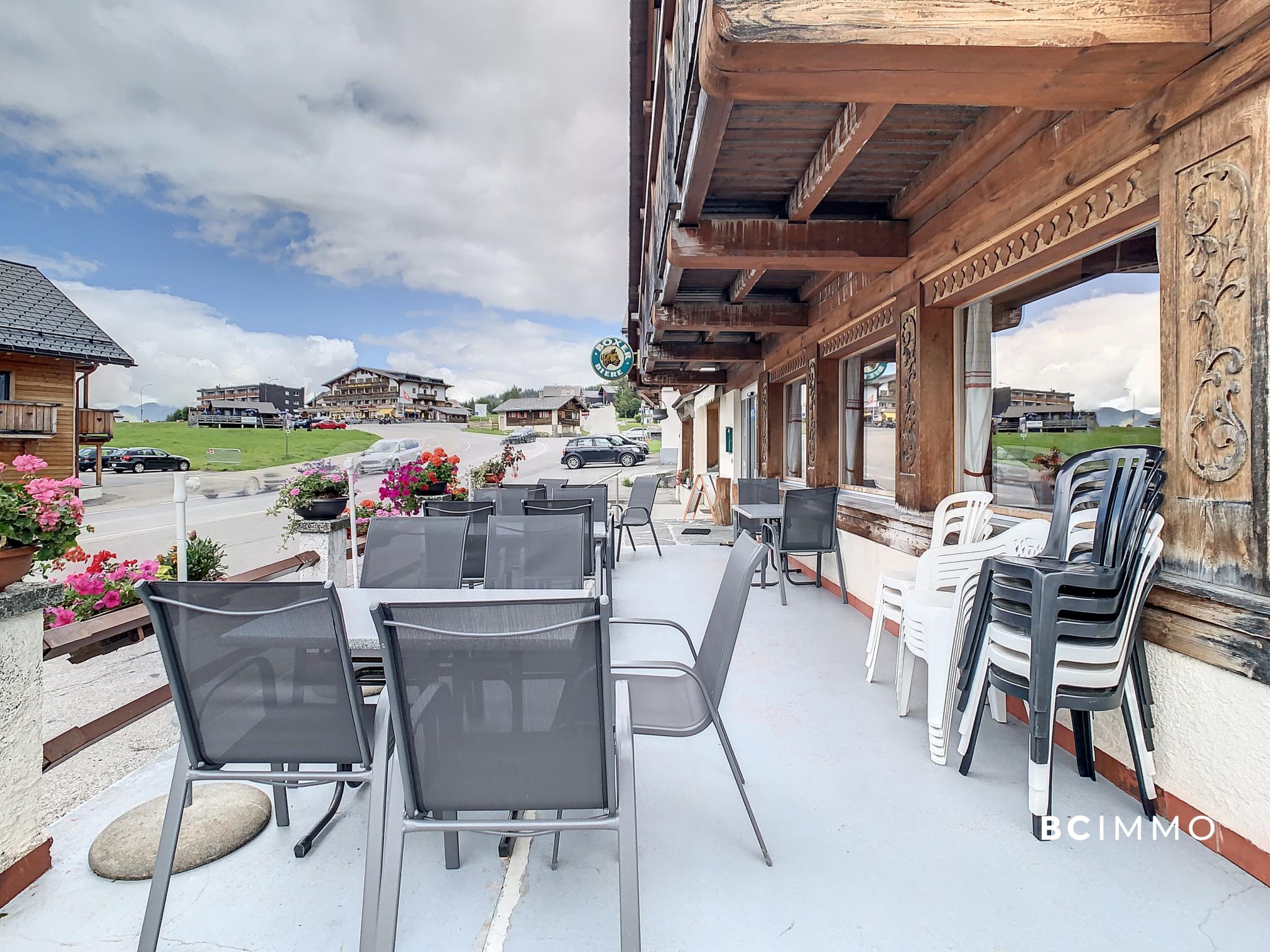 Alpine Terrasse eines Restaurants