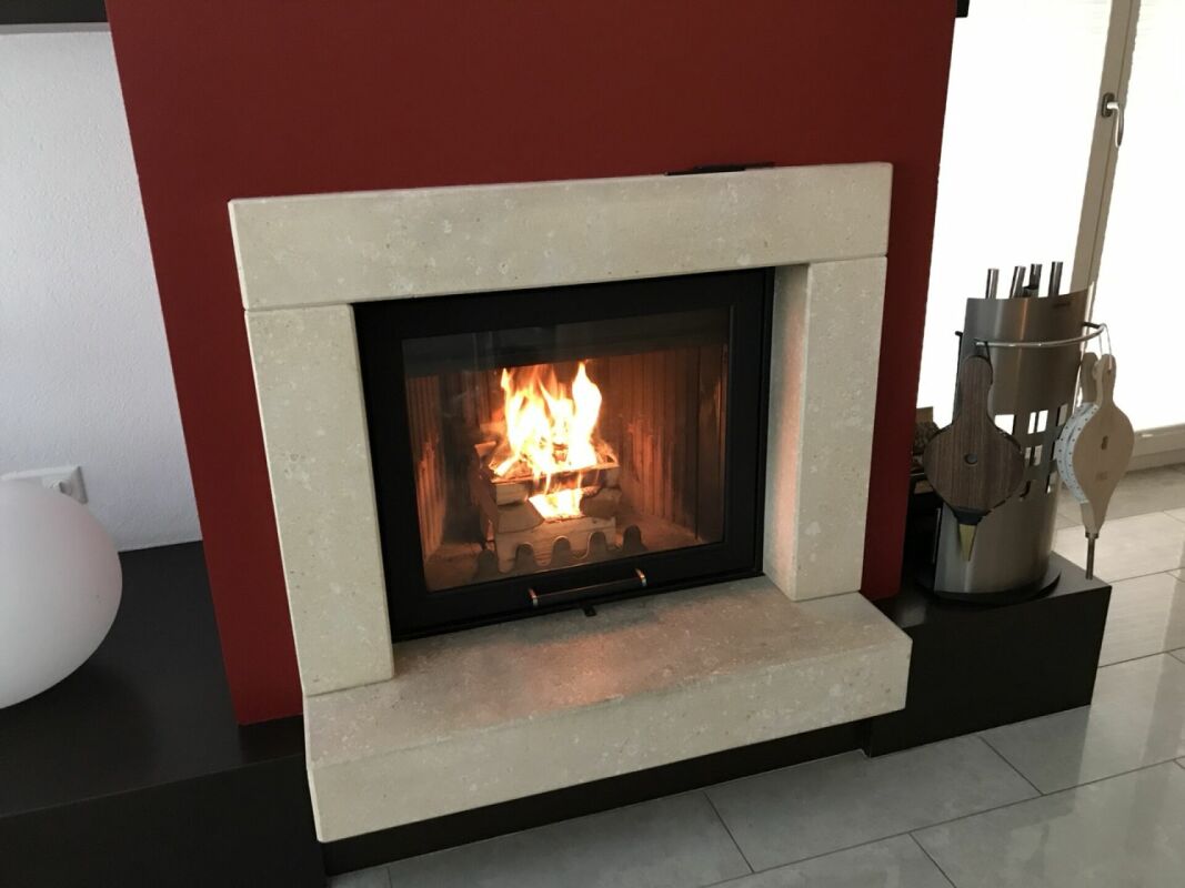 Wohnzimmer mit Kamin