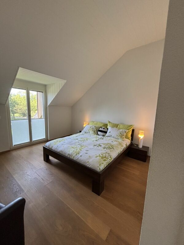 Schlafzimmer unter der Dachschräge