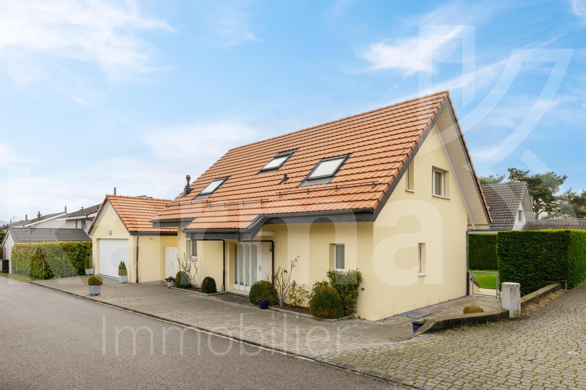 Einfamilienhaus mit Satteldach in ruhiger Wohnstraße
