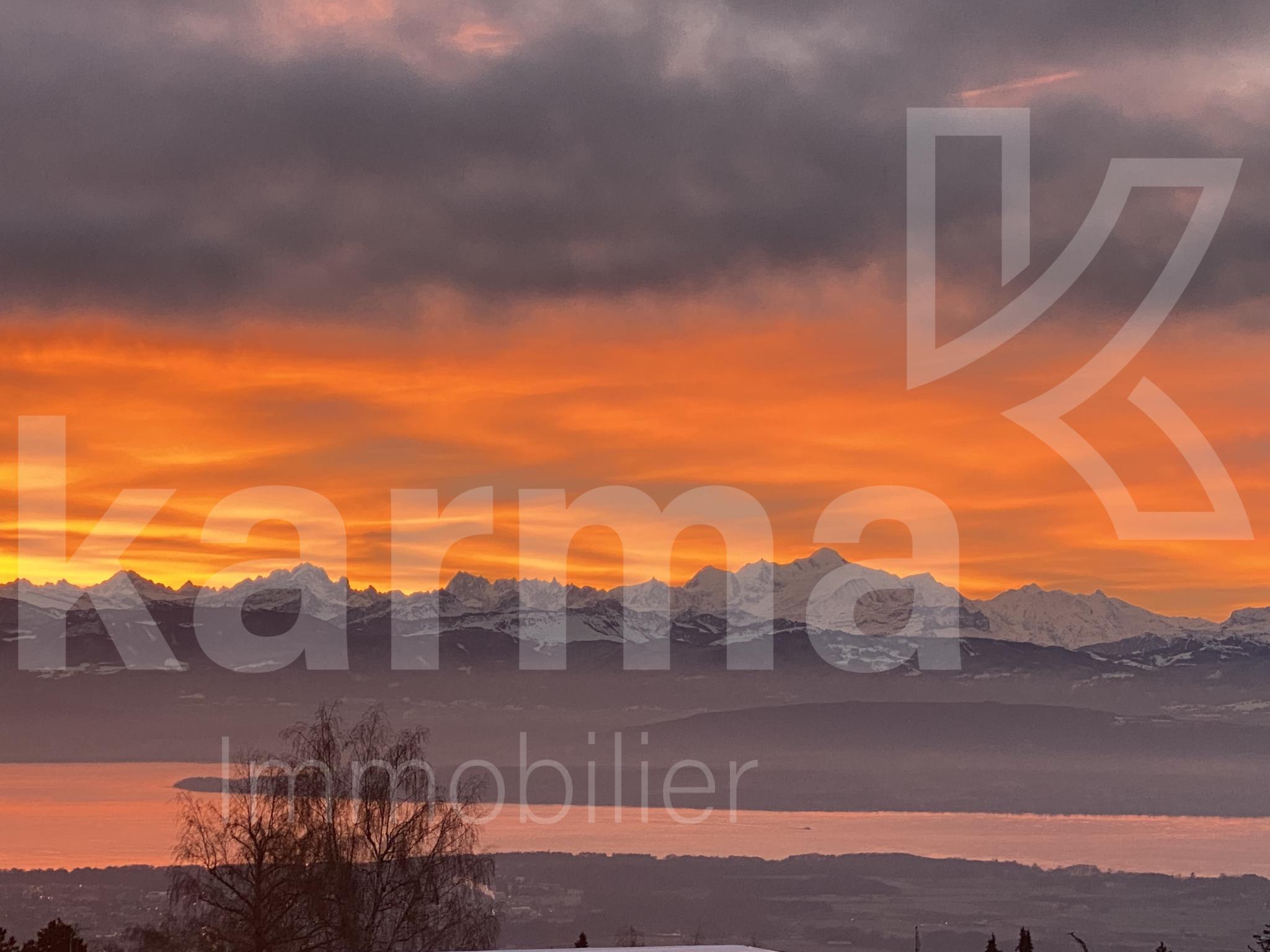 Landschaftsaufnahme bei Sonnenuntergang