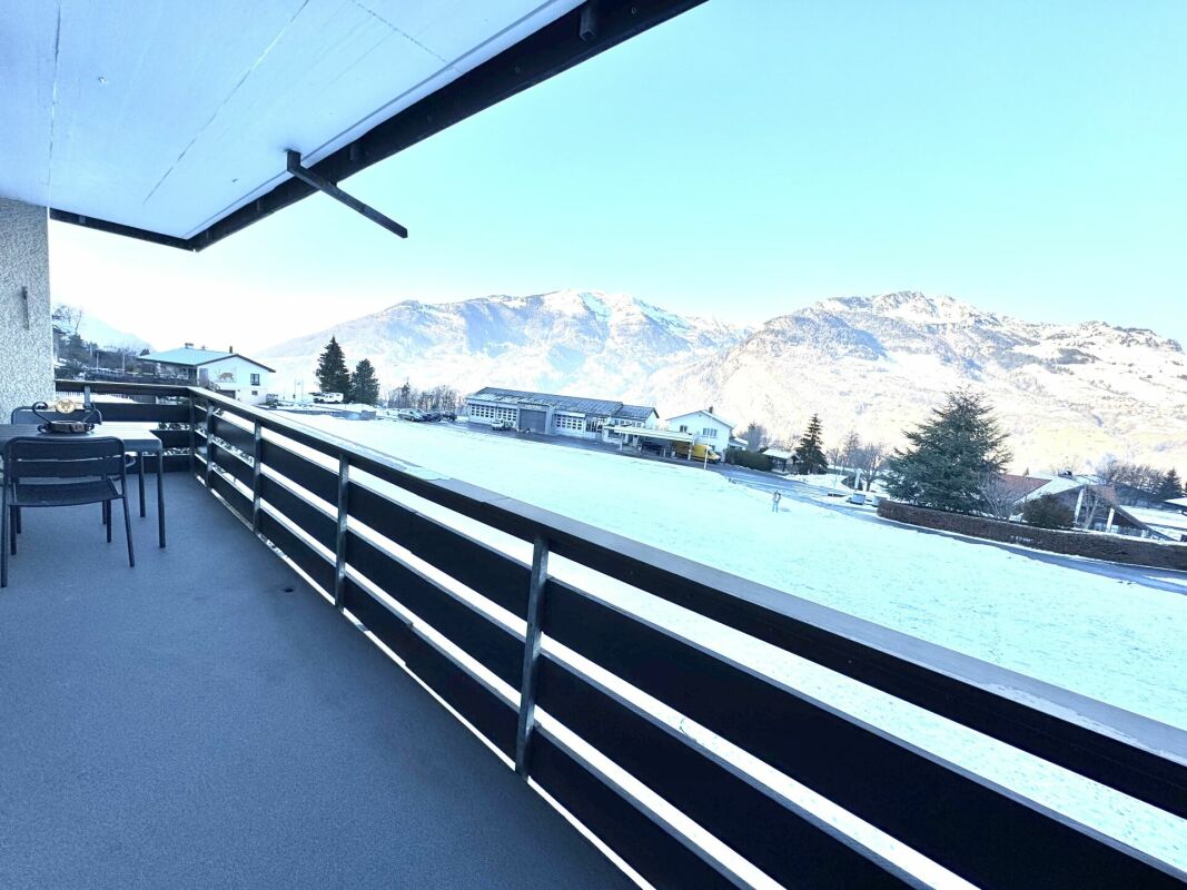 Balkon mit Bergblick