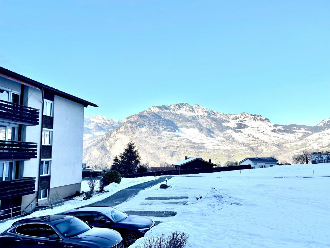 Schneelandschaft mit Bergblick
