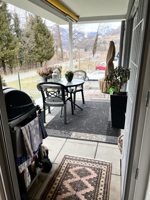 Überdachte Terrasse mit Bergblick