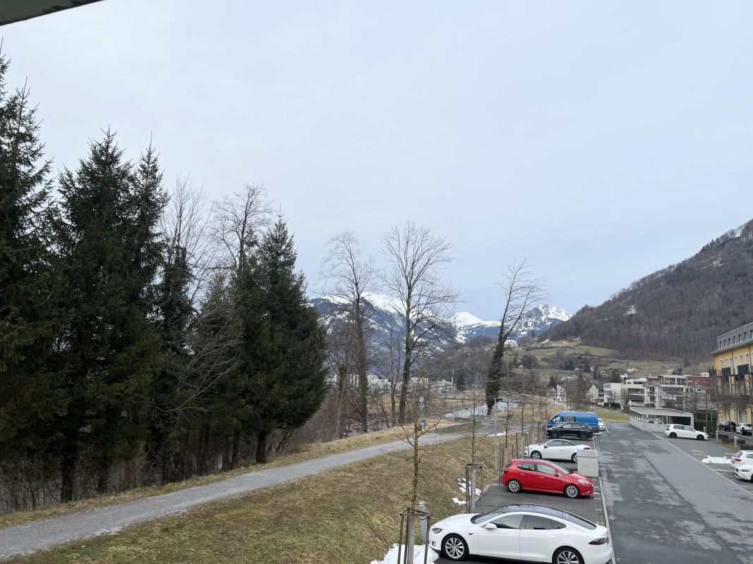 Berglandschaft mit Parkplatz