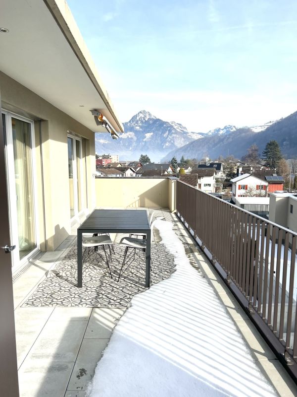 Balkon mit Bergblick