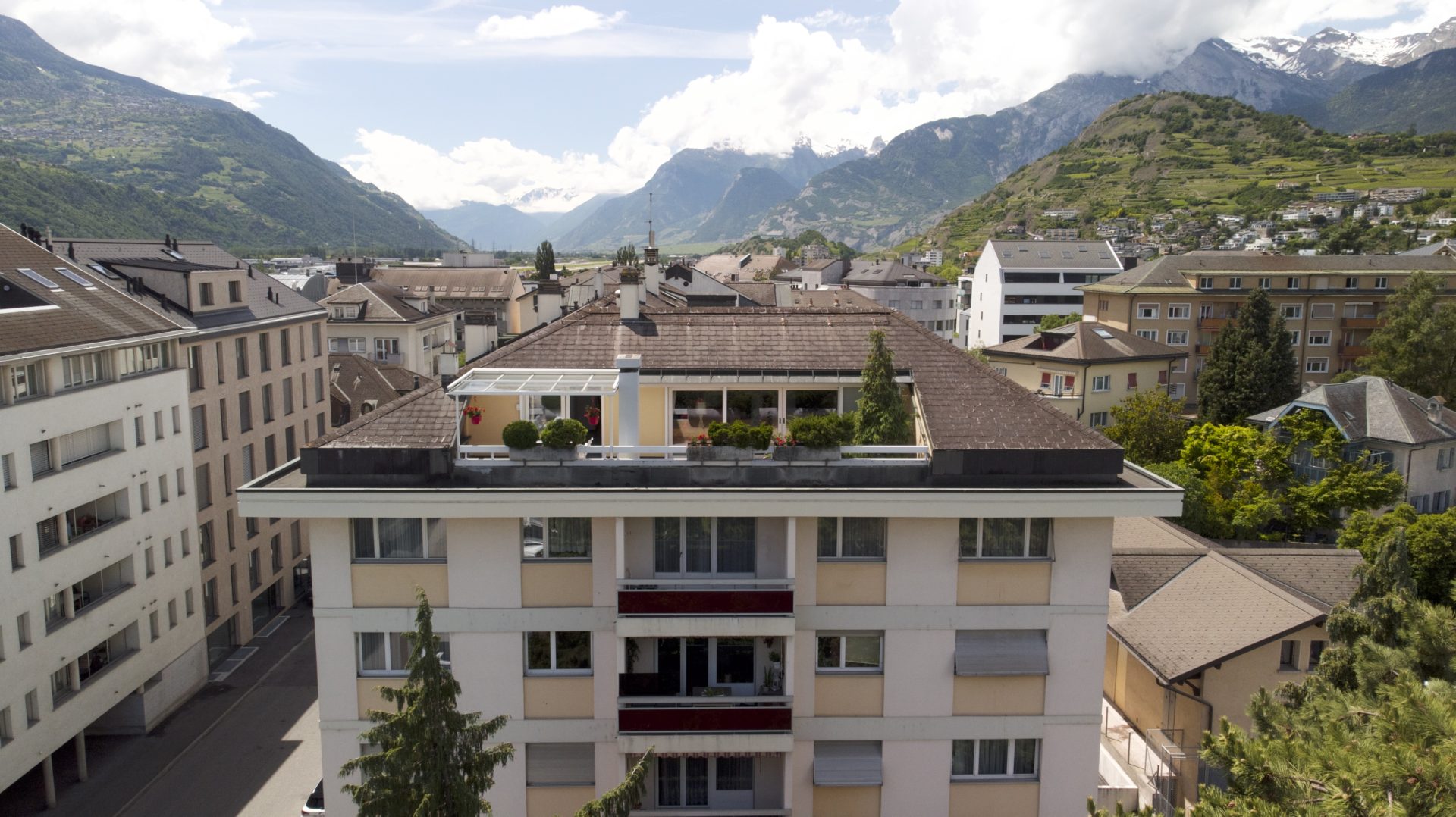 Geräumige und helle 4,5 Zimmer von 128 m2 in der Nähe des Bahnhofs Sion! – SION