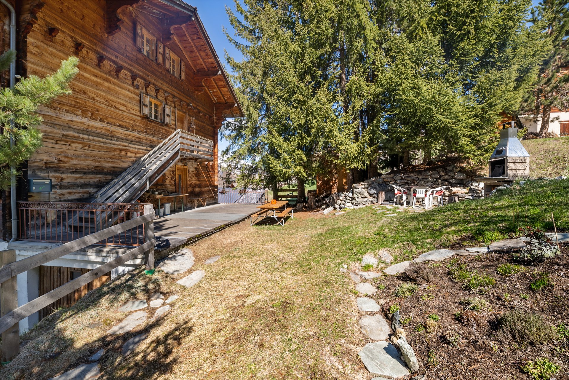 Rustikales Chalet mit Gartenbereich
