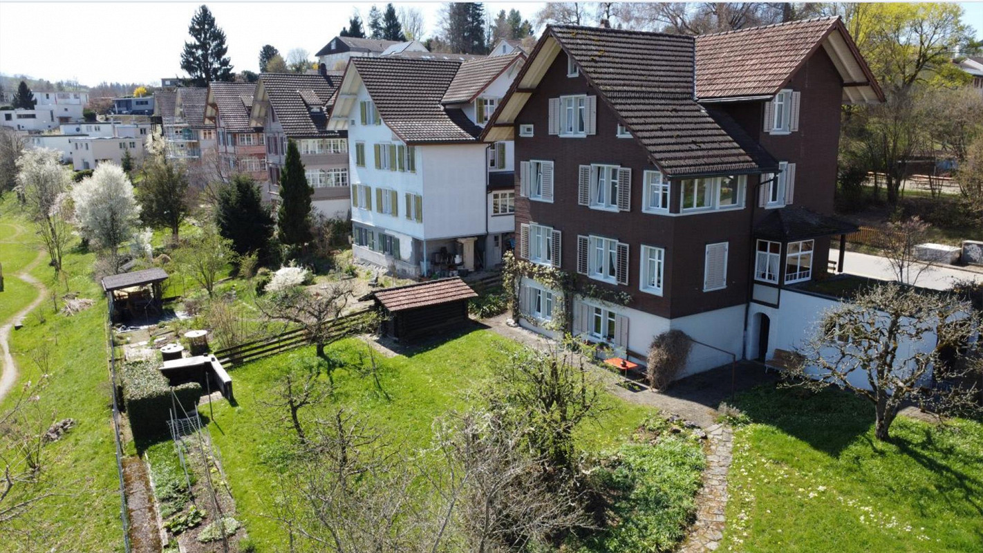 Gartenansicht eines Wohnhauses