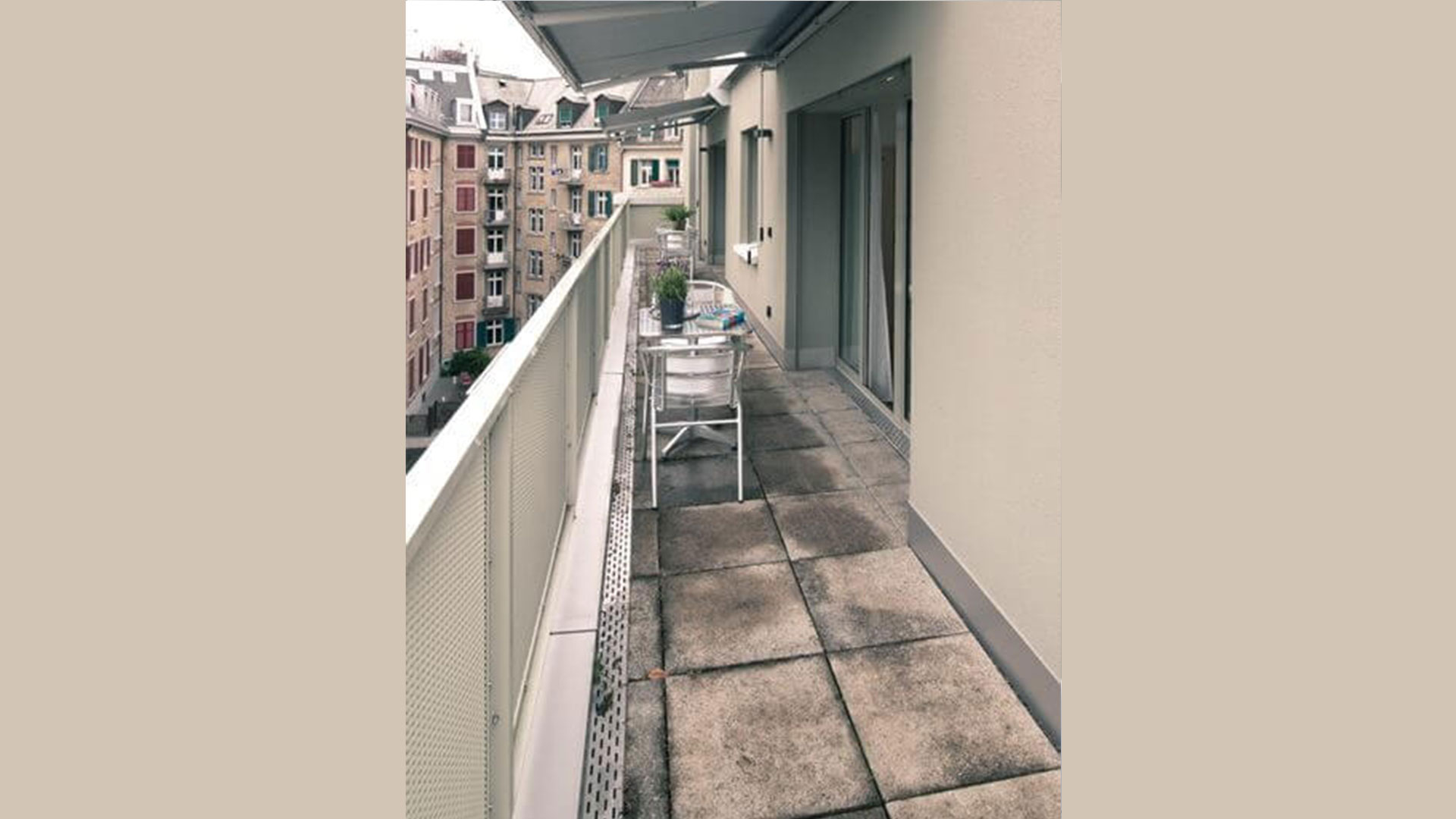Balkon mit Stadtblick
