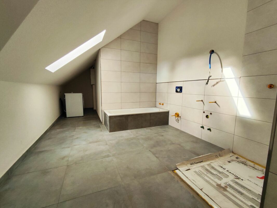 Dachgeschoss-Rohbau mit Badvorbereitung