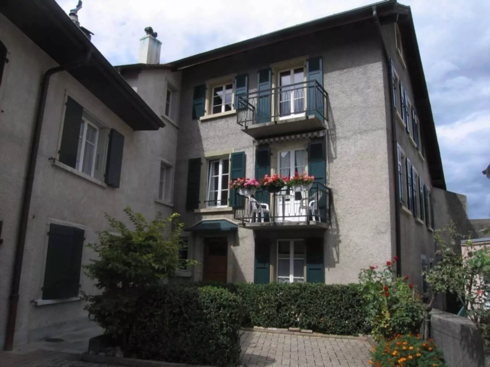 Innenhof eines mehrstöckigen Wohnhauses