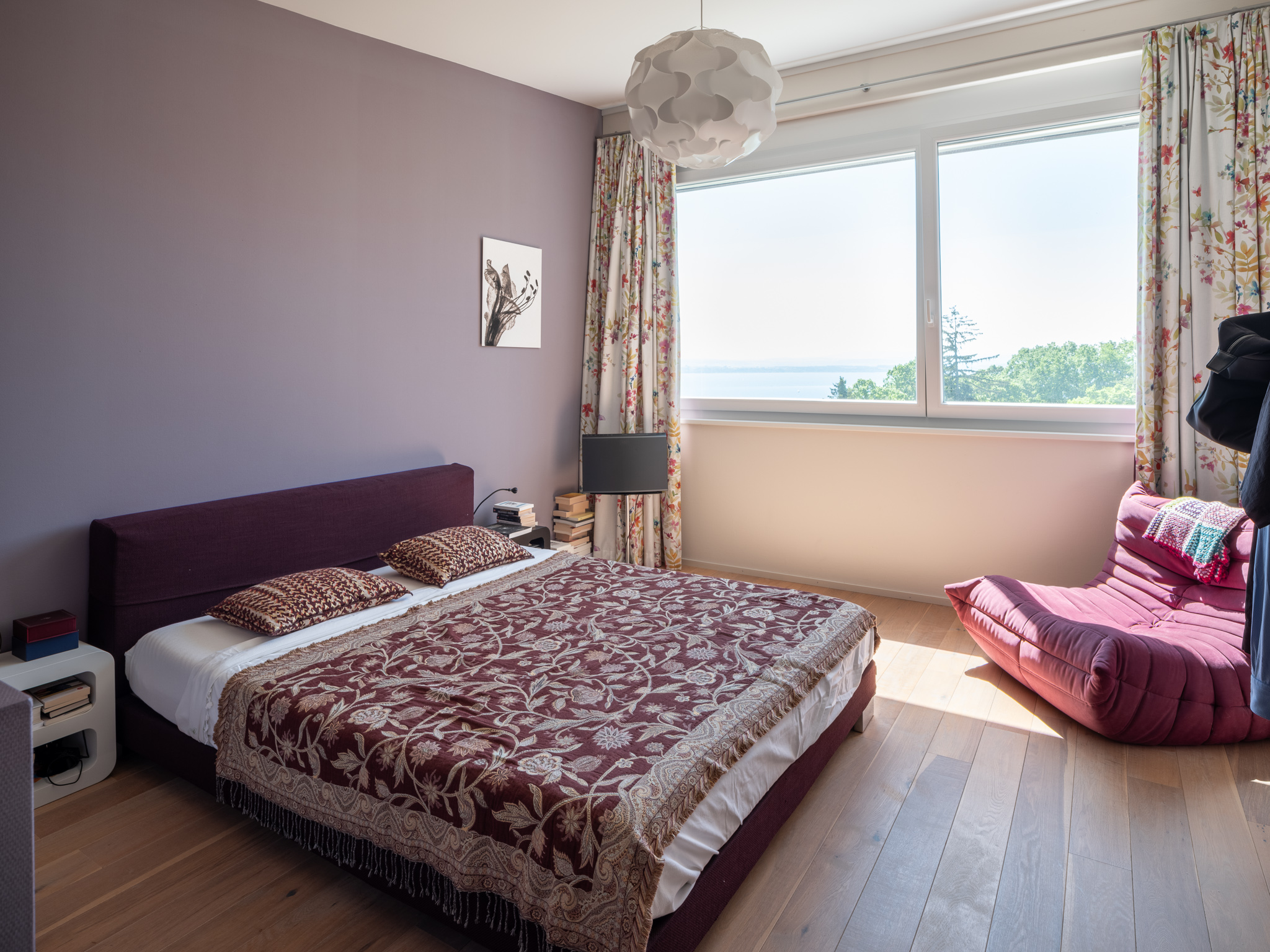 Schlafzimmer mit Seeblick
