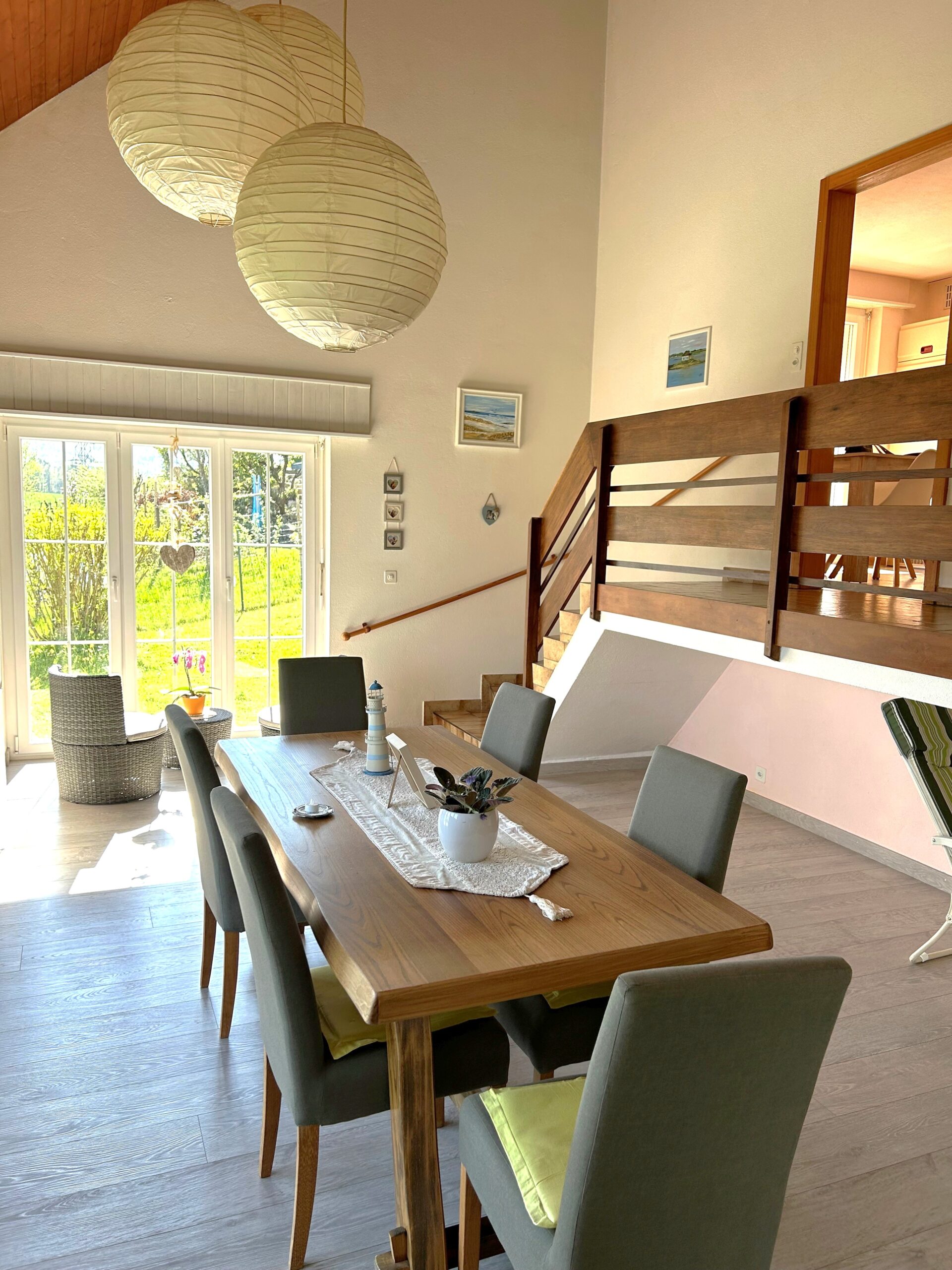 Ess- und Wohnbereich mit Galerie