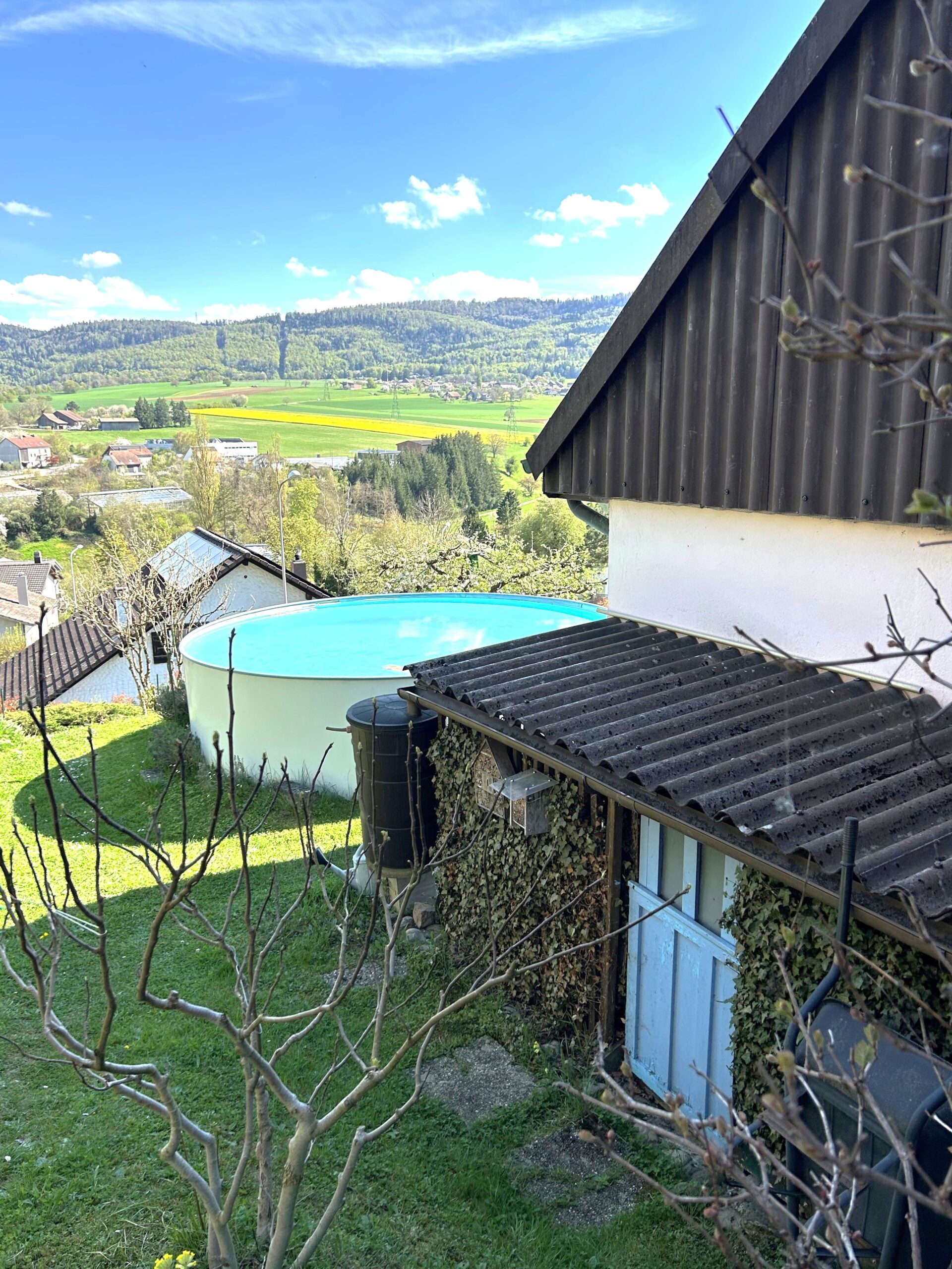 Garten mit Pool und Talblick