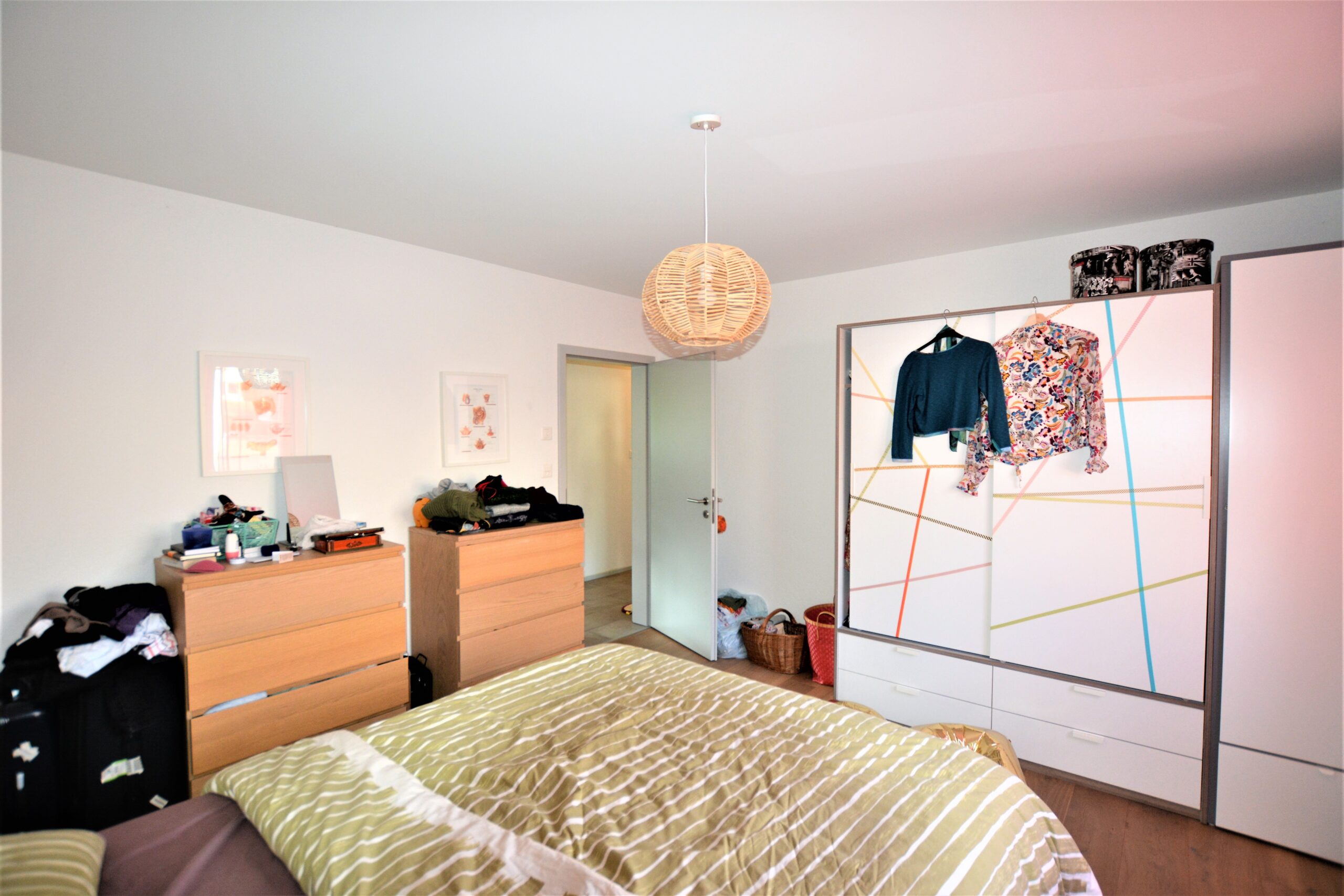 Schlafzimmer mit Schrankwand