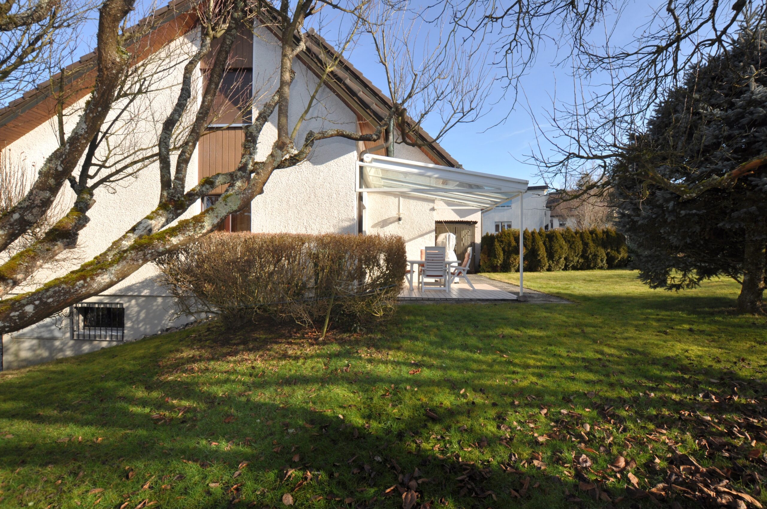 Haus mit Garten und Terrasse