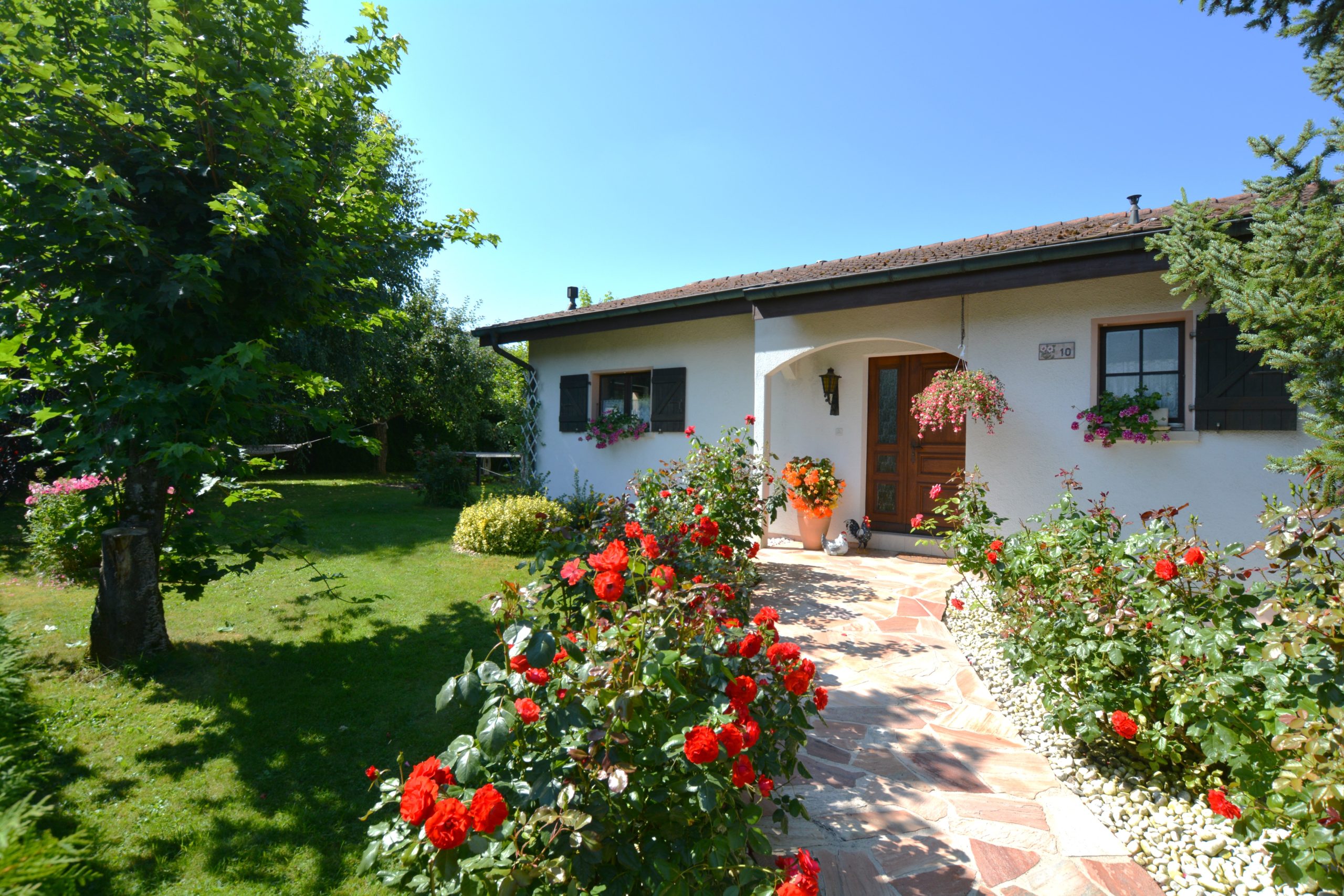 Einfamilienhaus mit gepflegtem Garten