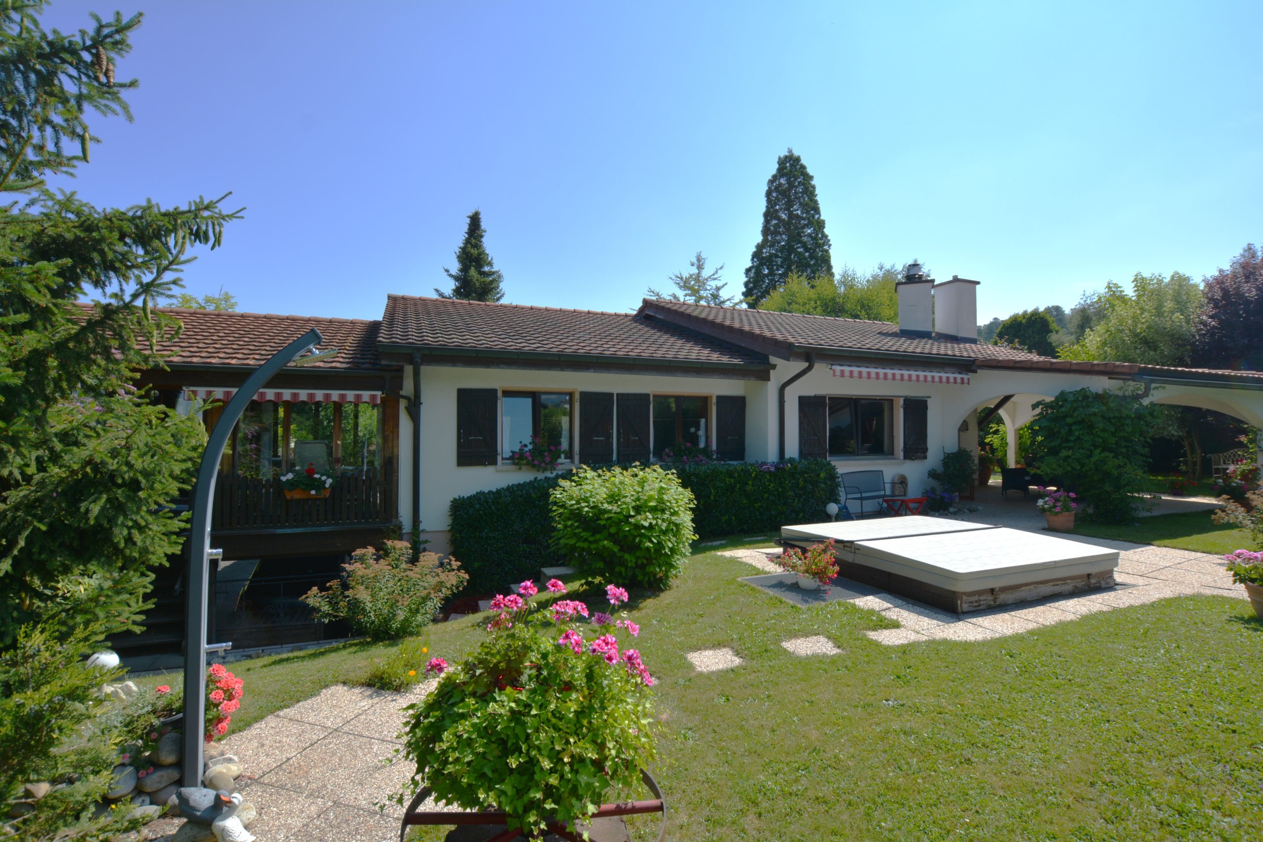 Einfamilienhaus mit gepflegtem Garten