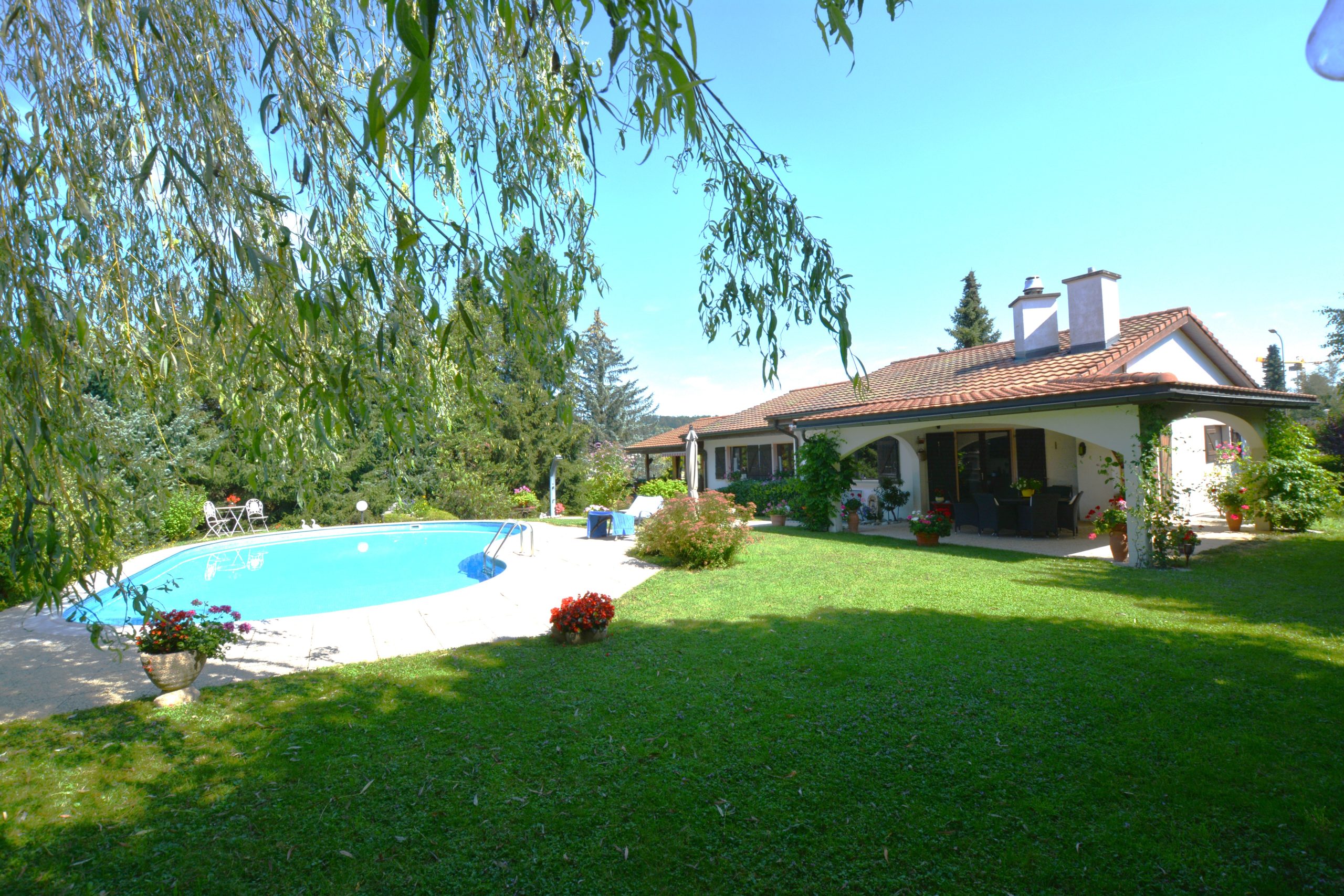 Villa mit Pool im Grünen