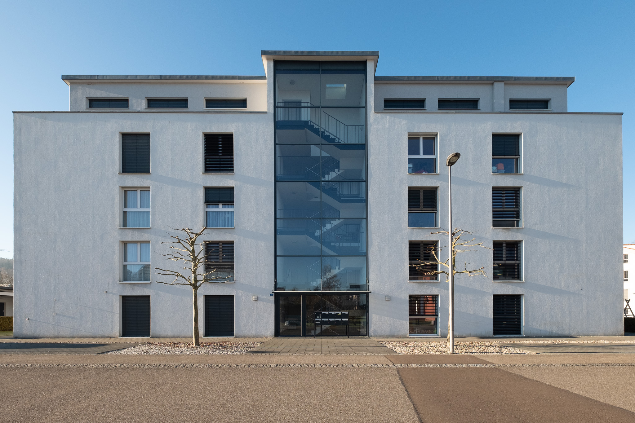 Moderne Mehrfamilienhaus-Fassade