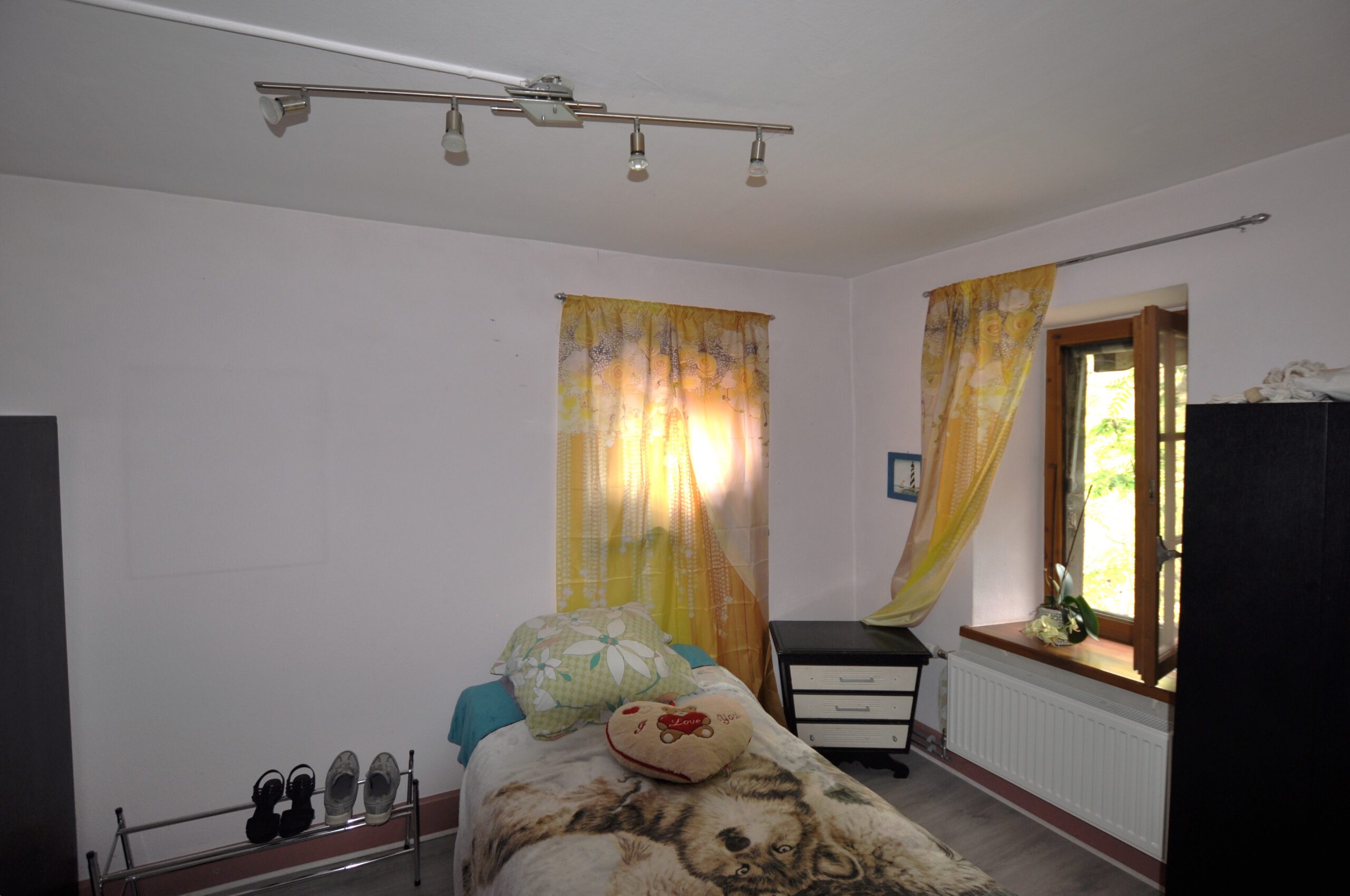 Kleines Schlafzimmer mit Tageslicht
