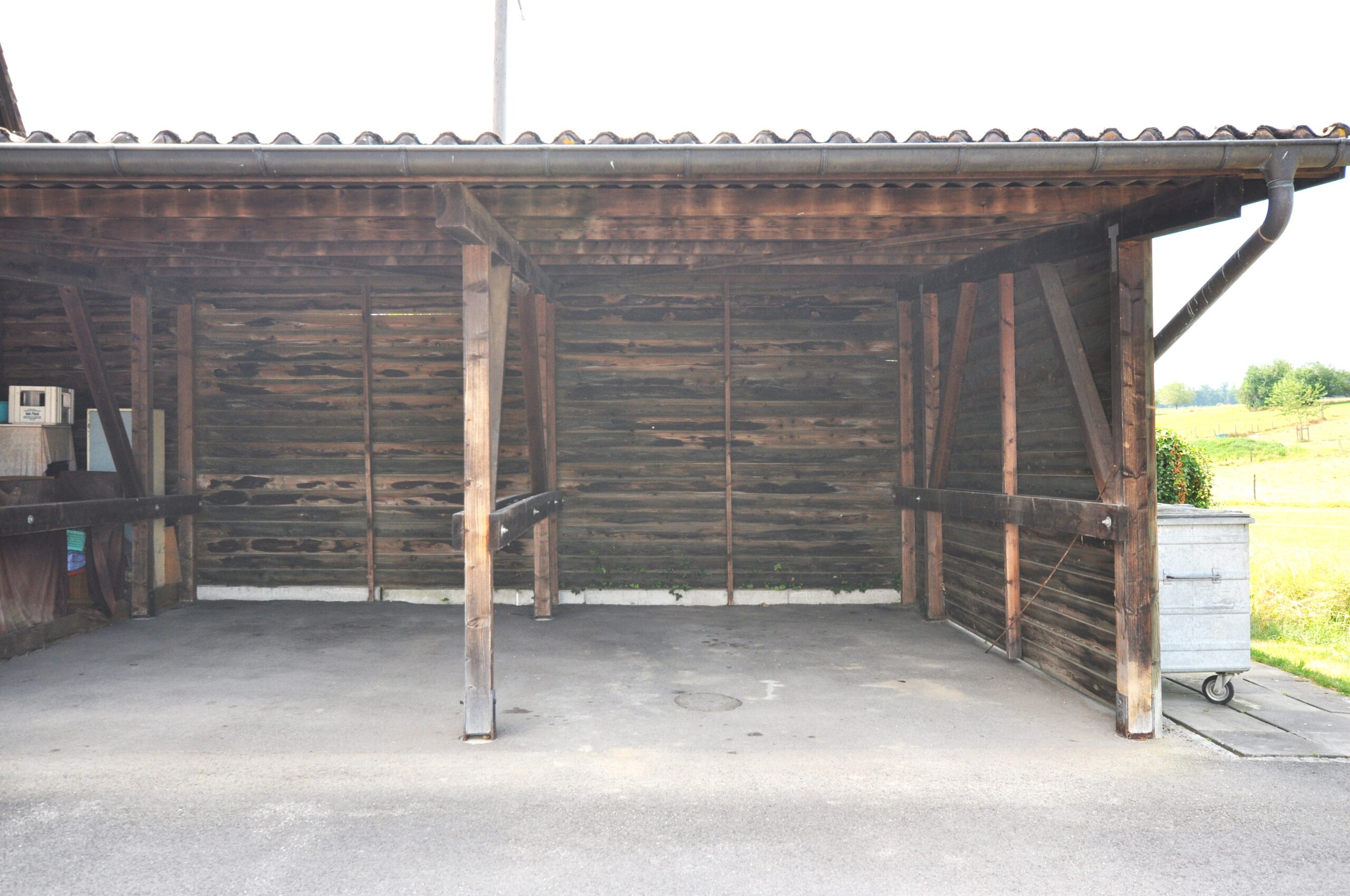 Offener Unterstand aus Holz
