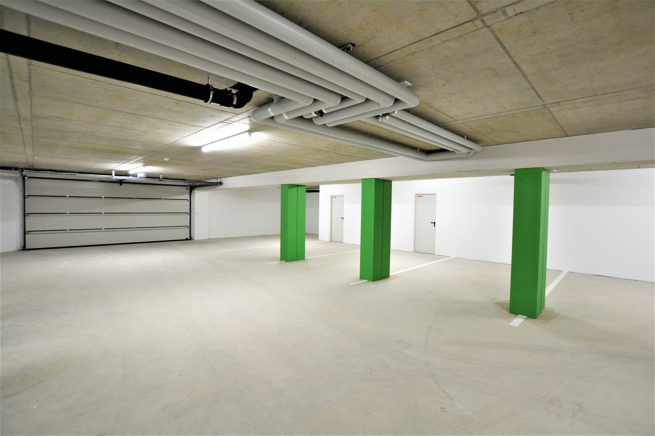 Tiefgarage mit Stellplätzen