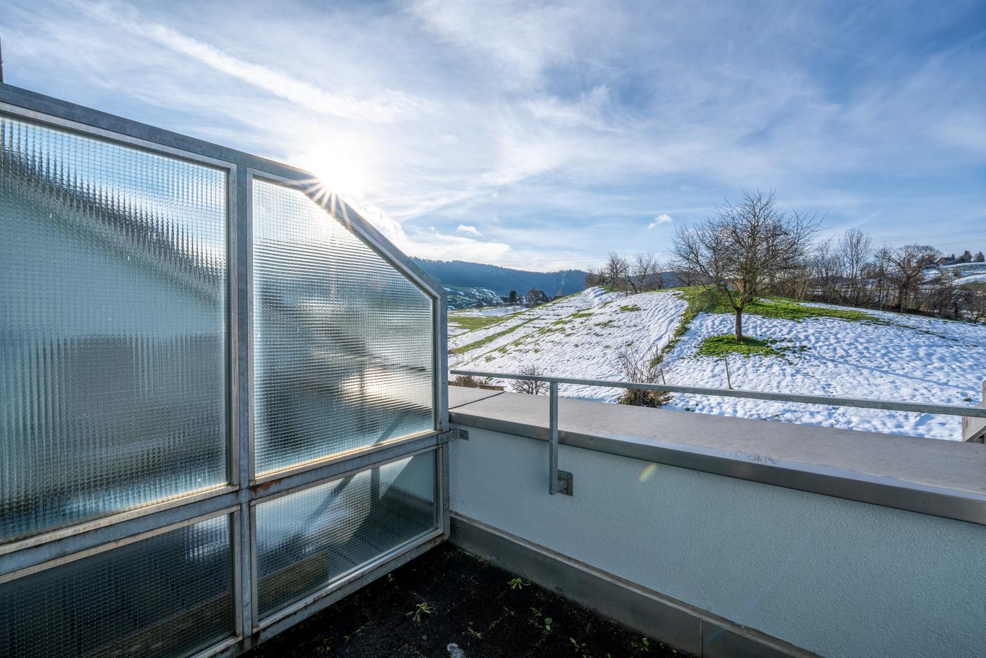 Balkon mit Frostlandschaft