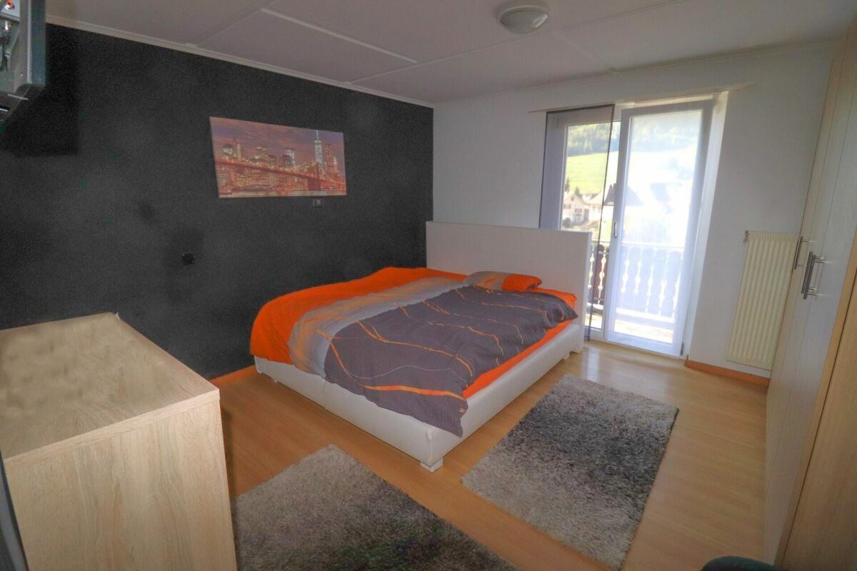 Schlafzimmer mit Balkonzugang