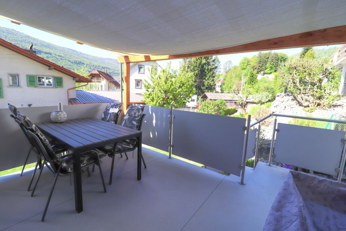 Überdachte Terrasse mit Bergblick