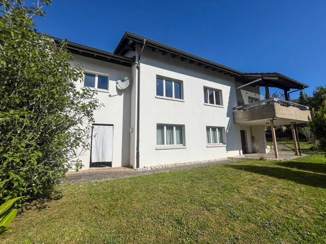 Einfamilienhaus mit Balkon und Garten