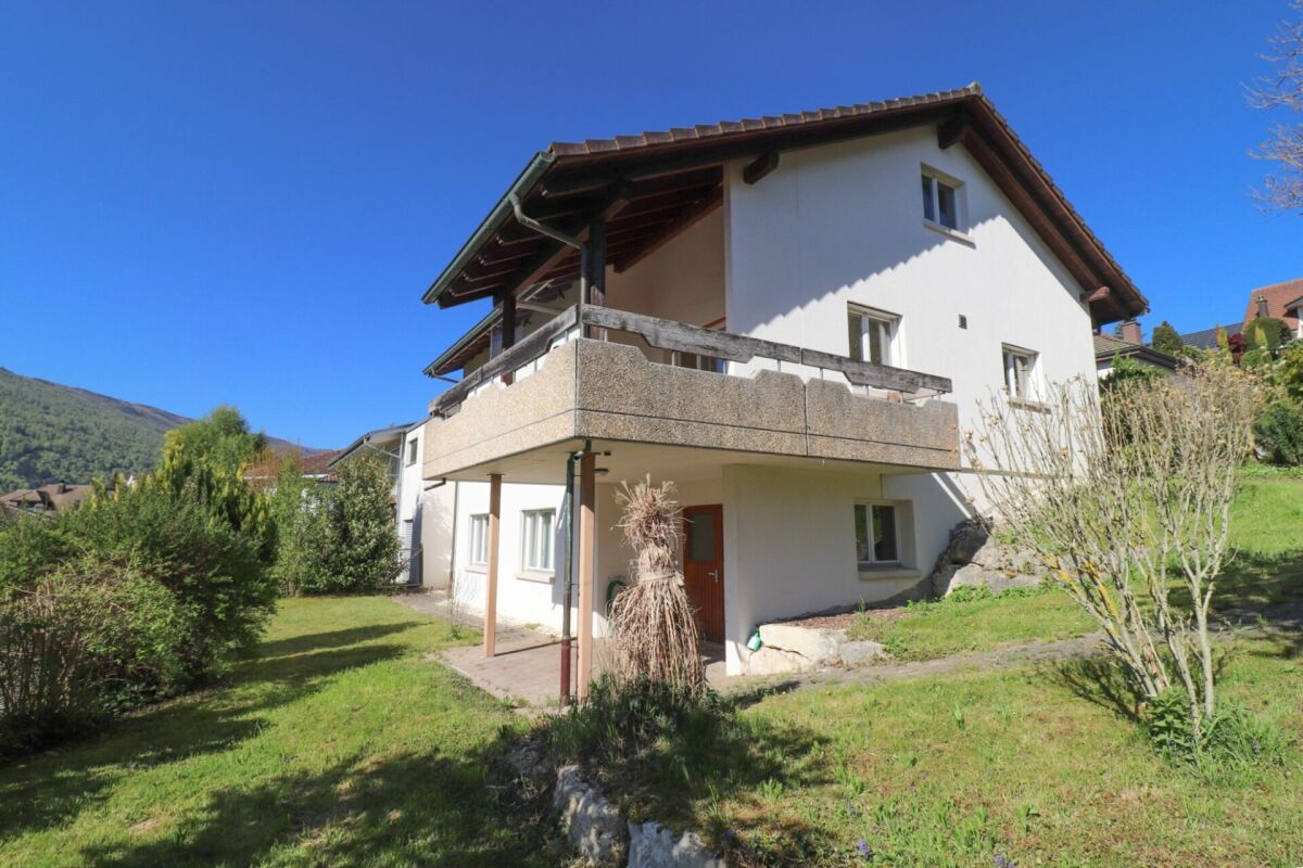 Einfamilienhaus mit Balkon und Garten