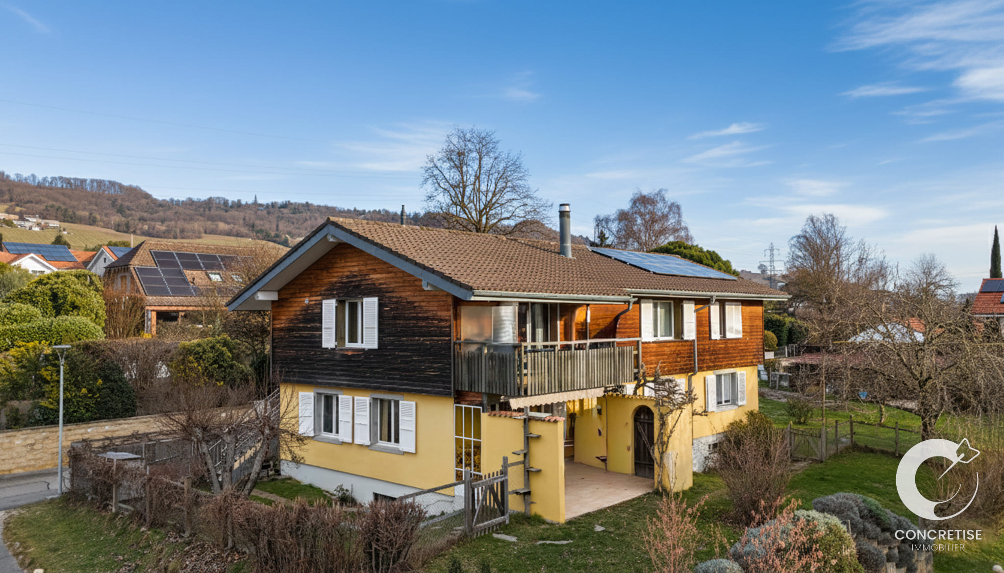 Freistehendes Einfamilienhaus mit Balkon und Garten